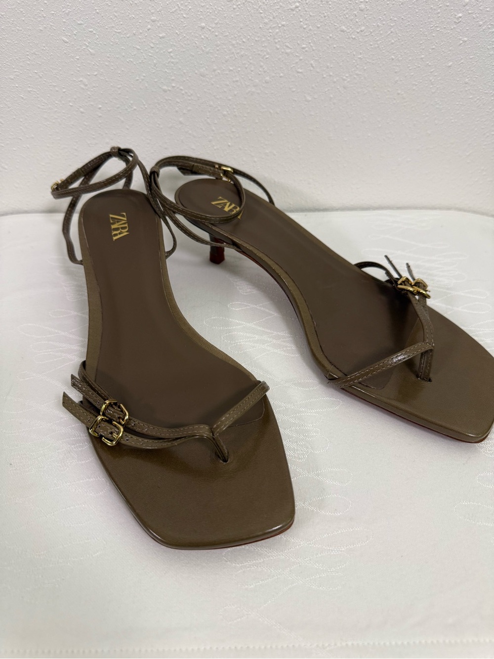 Zara Olive Strappy Kitten Heel Thong Sandals Made in Spain EU 38 NWOT - Picture 3 of 15
